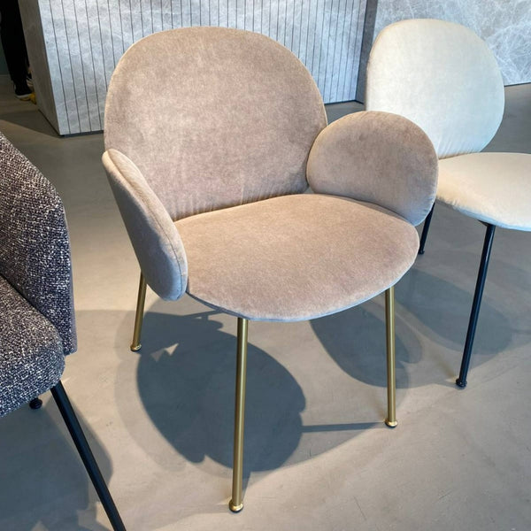 OLA CHAIR WITH ARM オラチェア (アームレストあり）　W620×D590×H800
