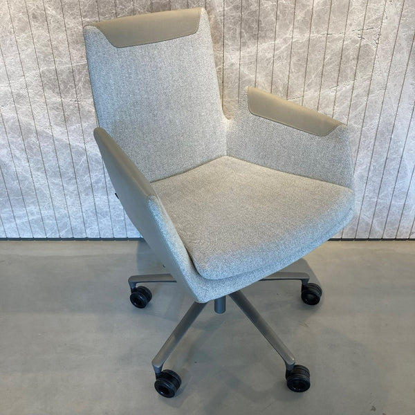 CORDIA TASK CHAIR コルディア タスクチェア　W640×D640×H820～910